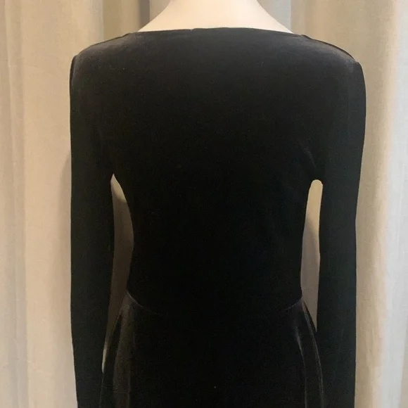 Kimchi Blue “Velour” Deep V-Neck Black Dress Size Small - Picture 6 of 15